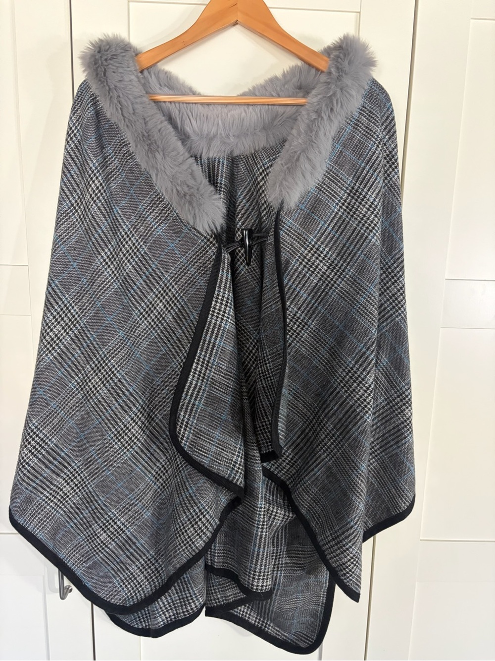 Plaid Gray Faux-Fur Trim Cape Poncho W